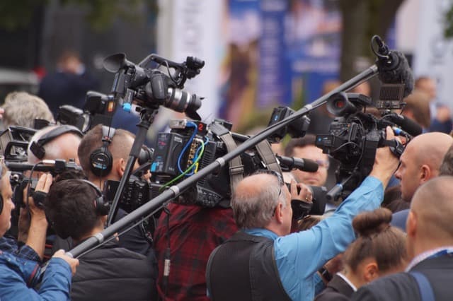 ina-boettcher-krisenkommunikation-camera-2792230